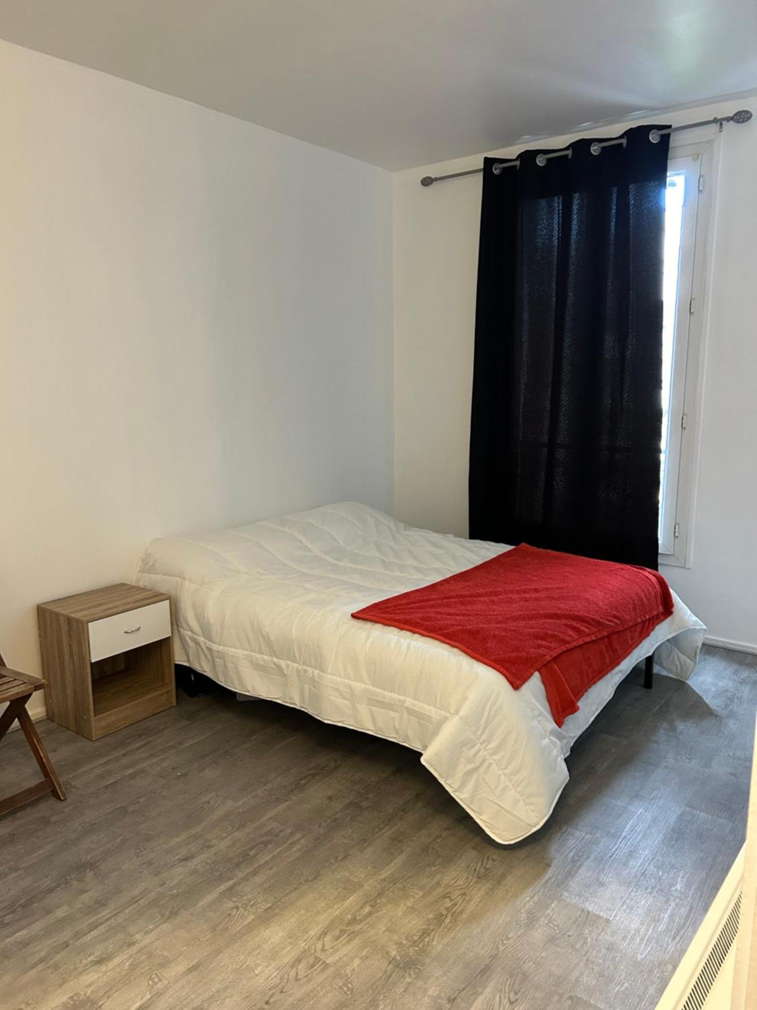 Studio Tres Lumineux Et Equipee En Pleine Avenue ! Ле-Кримлен-Бисетр Экстерьер фото