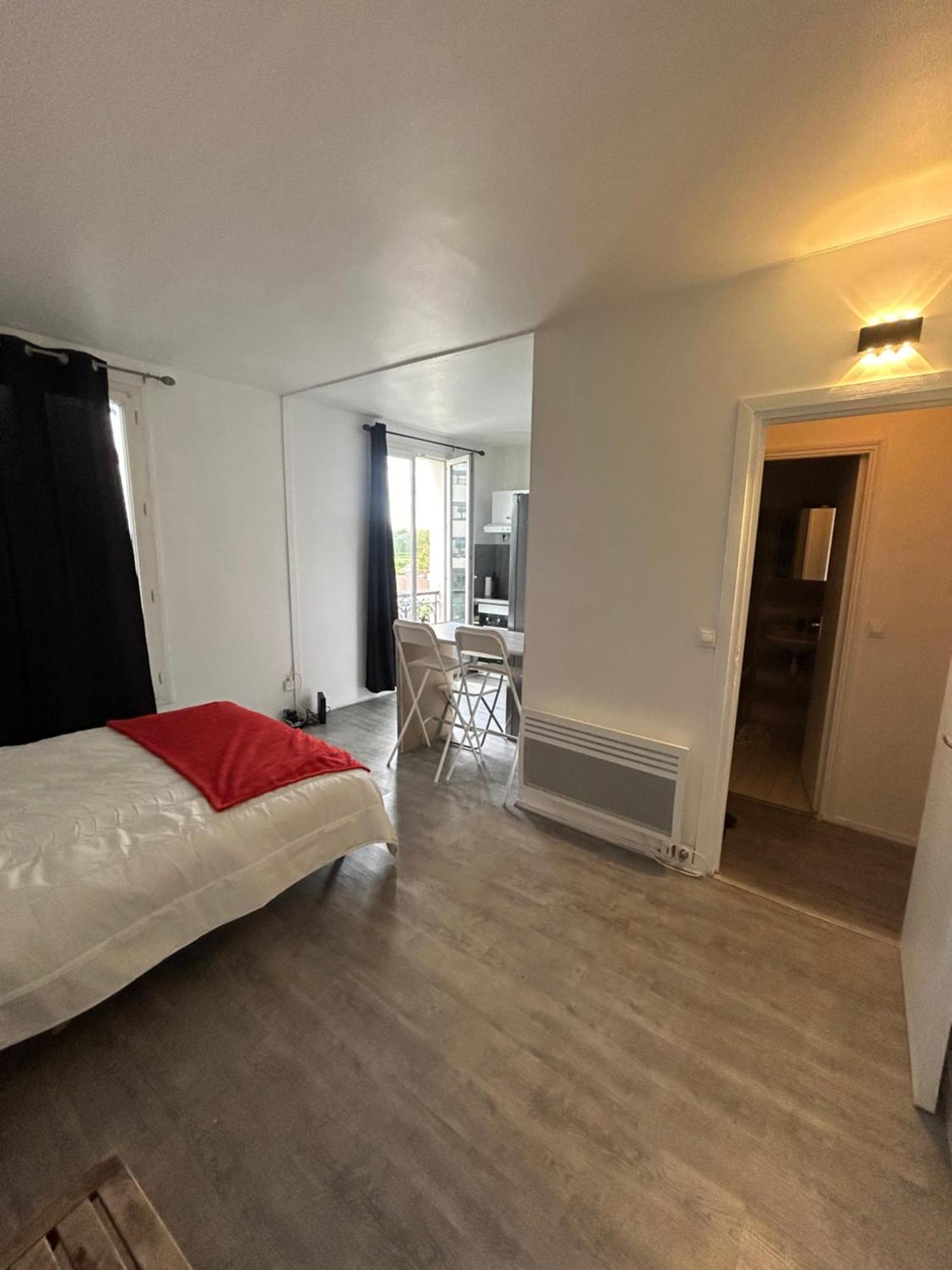 Studio Tres Lumineux Et Equipee En Pleine Avenue ! Ле-Кримлен-Бисетр Экстерьер фото